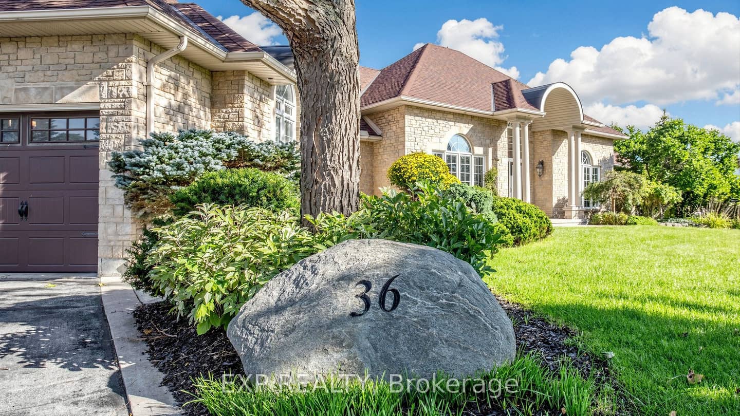 36 Maplehyrn Avenue, East Gwillimbury, ON L0G 1V0