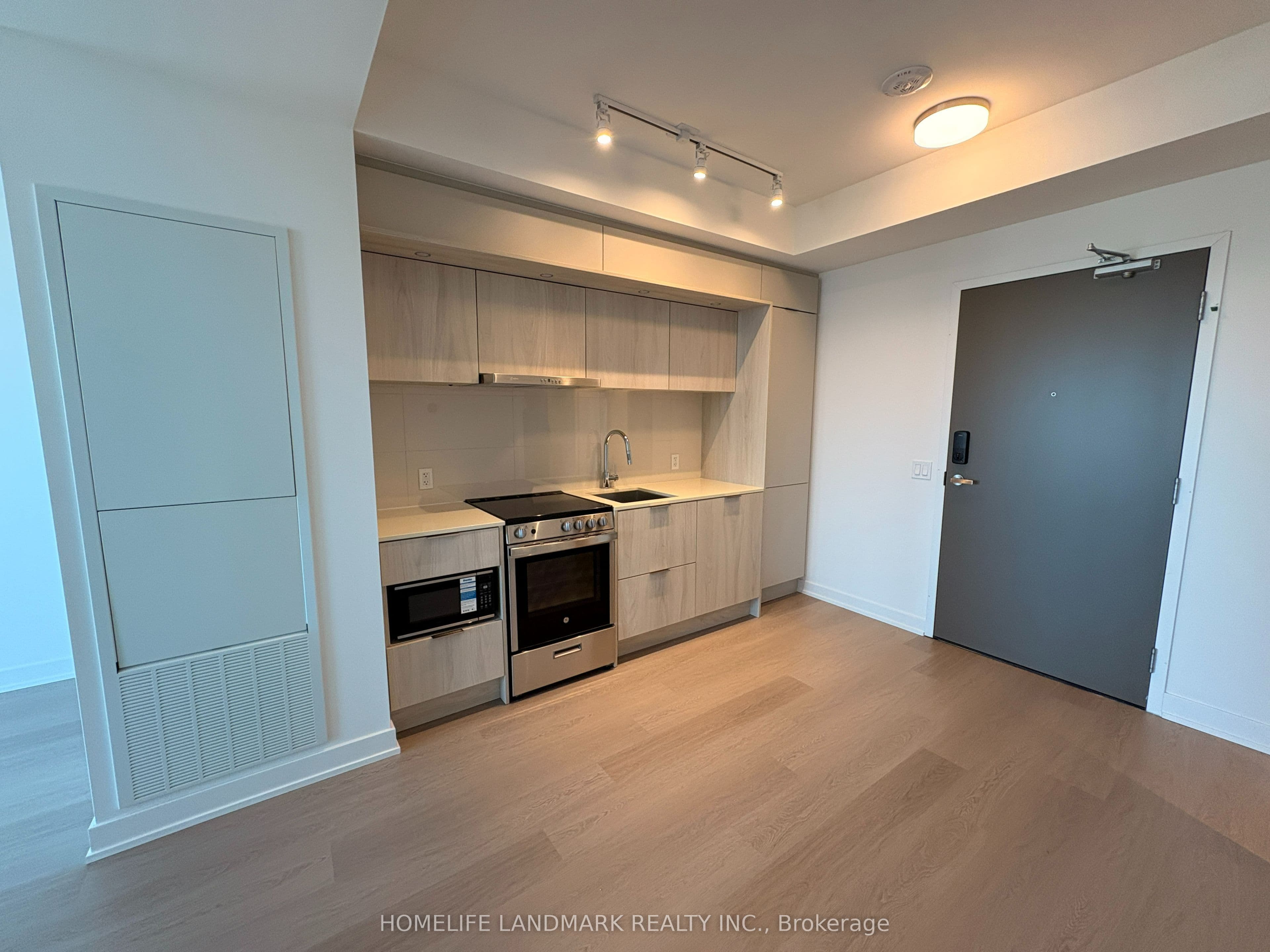 448 Burnhamthorpe Road W 4203, Mississauga, ON L5B 0R4