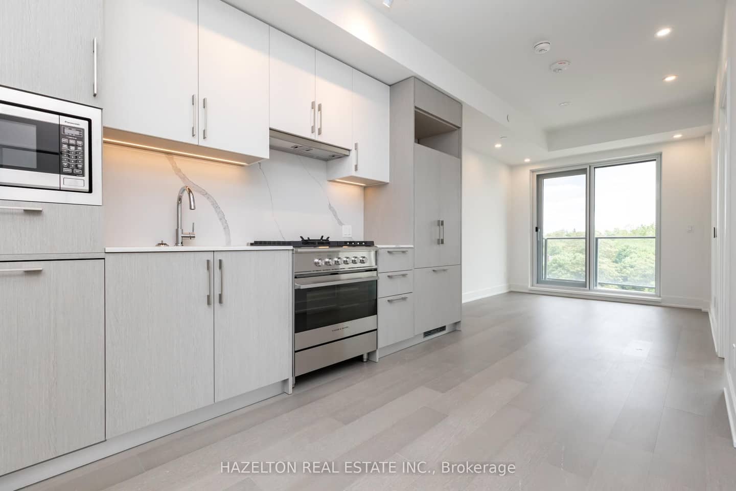8 Manor Road W 605, Toronto, ON M4S 2A5
