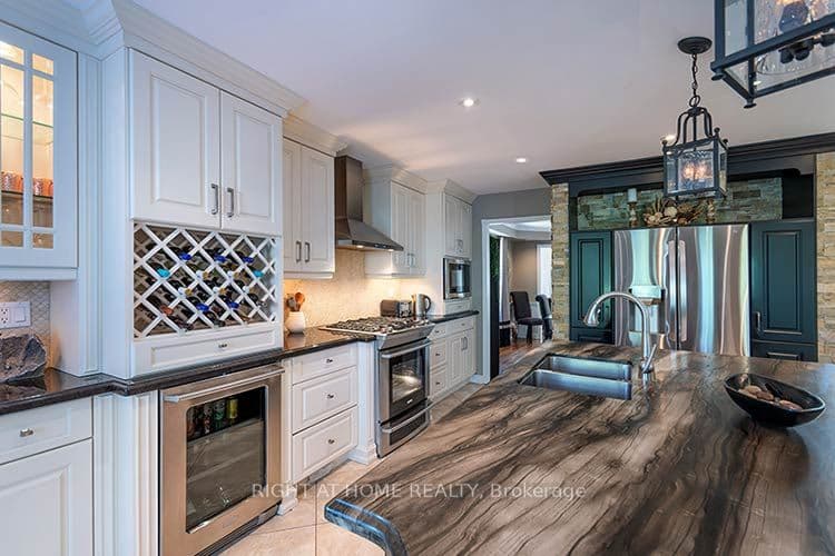 143 Carlyle Crescent, Aurora, ON L4G 6P8