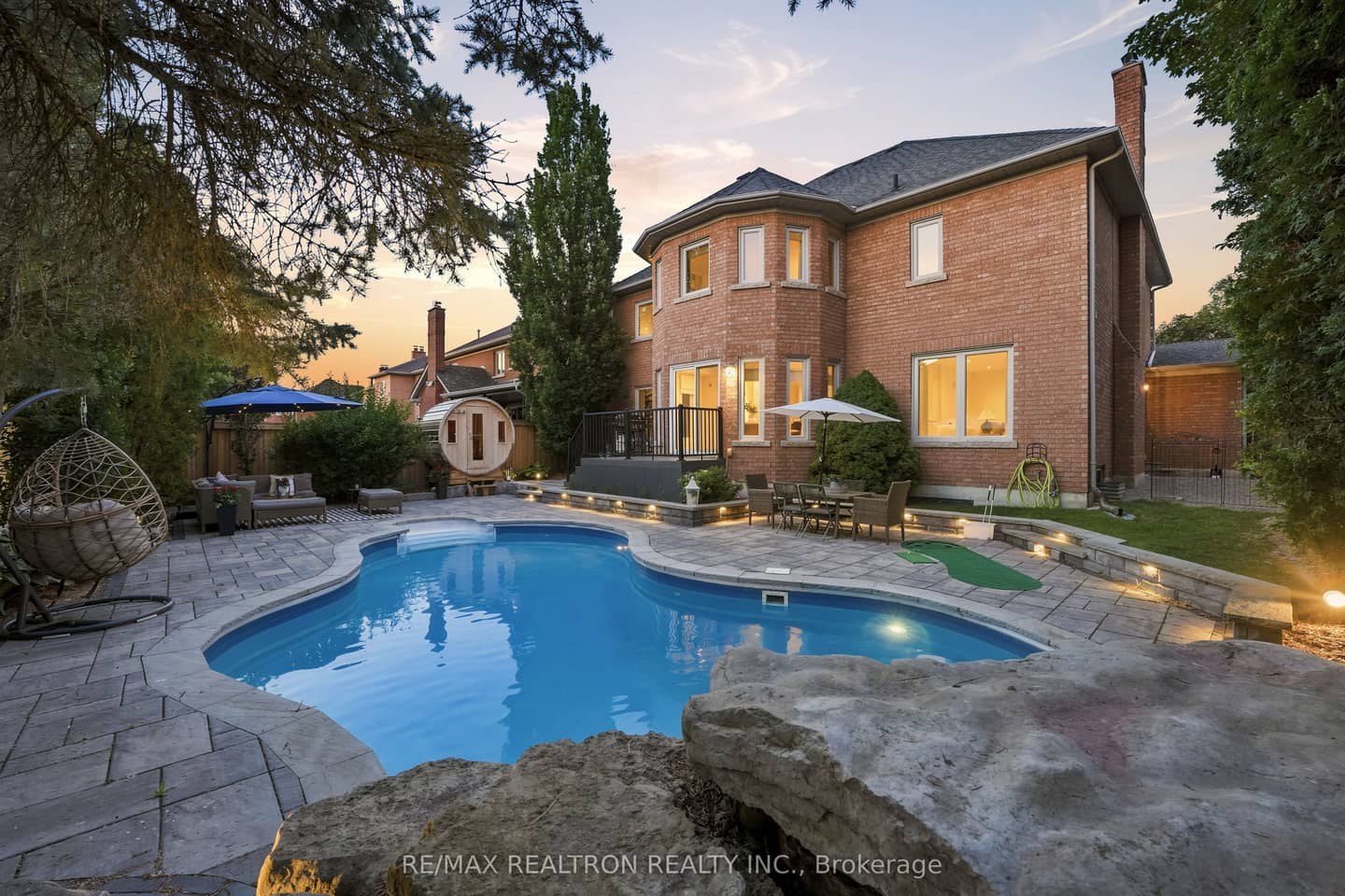 653 Exceller Circle, Newmarket, ON L3X 1P6