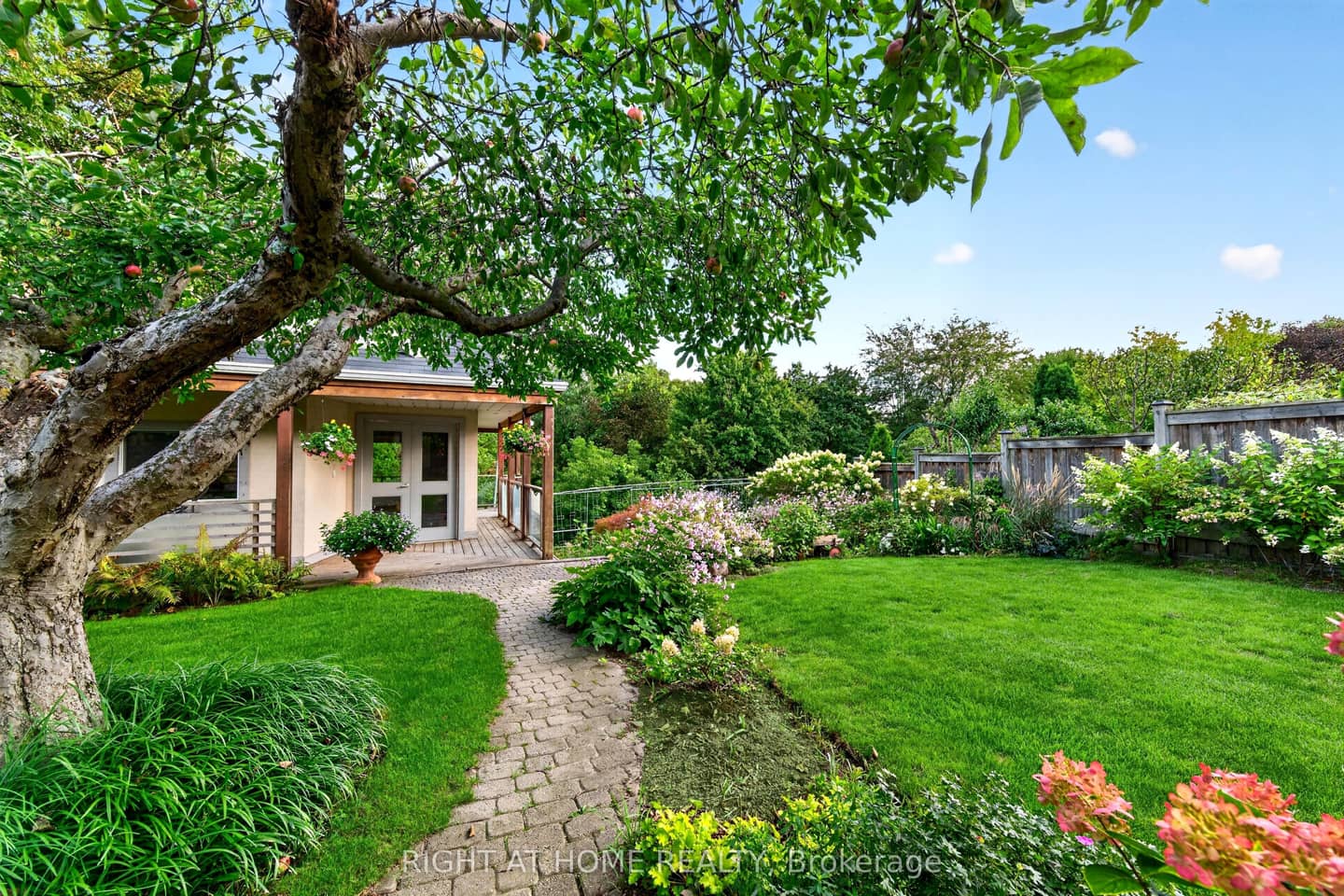397 Maple Leaf Drive, Toronto, ON M6L 1P4