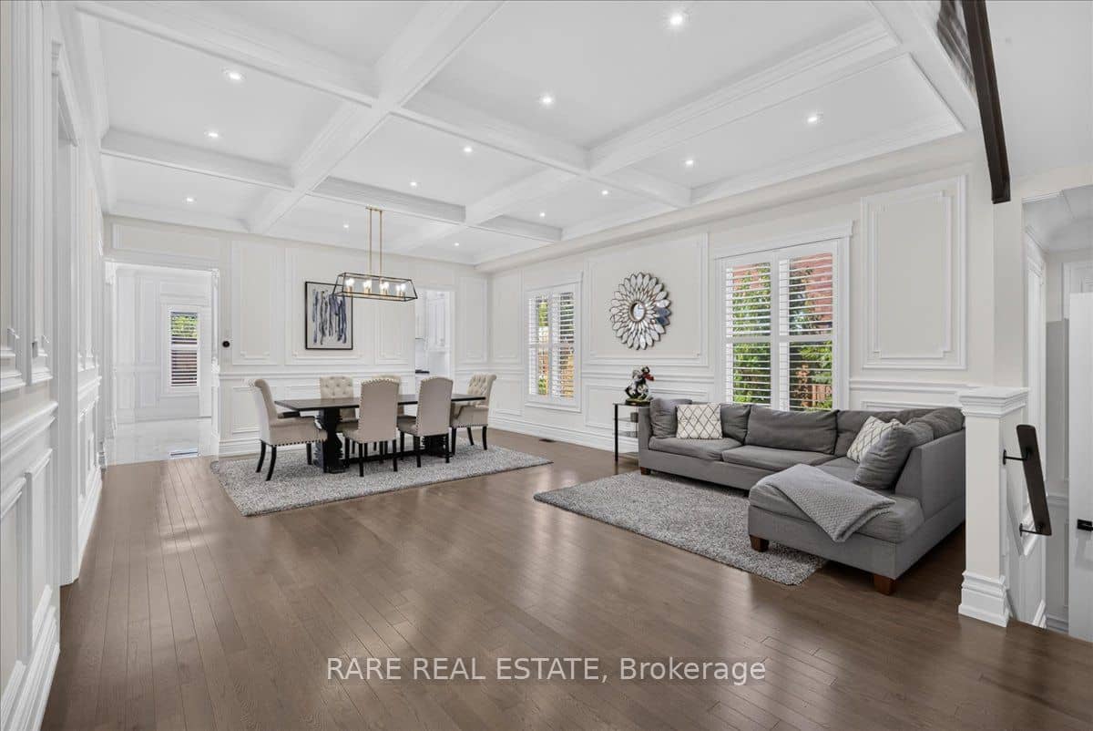 43 Pear Blossom Way, East Gwillimbury, ON L9N 0T1