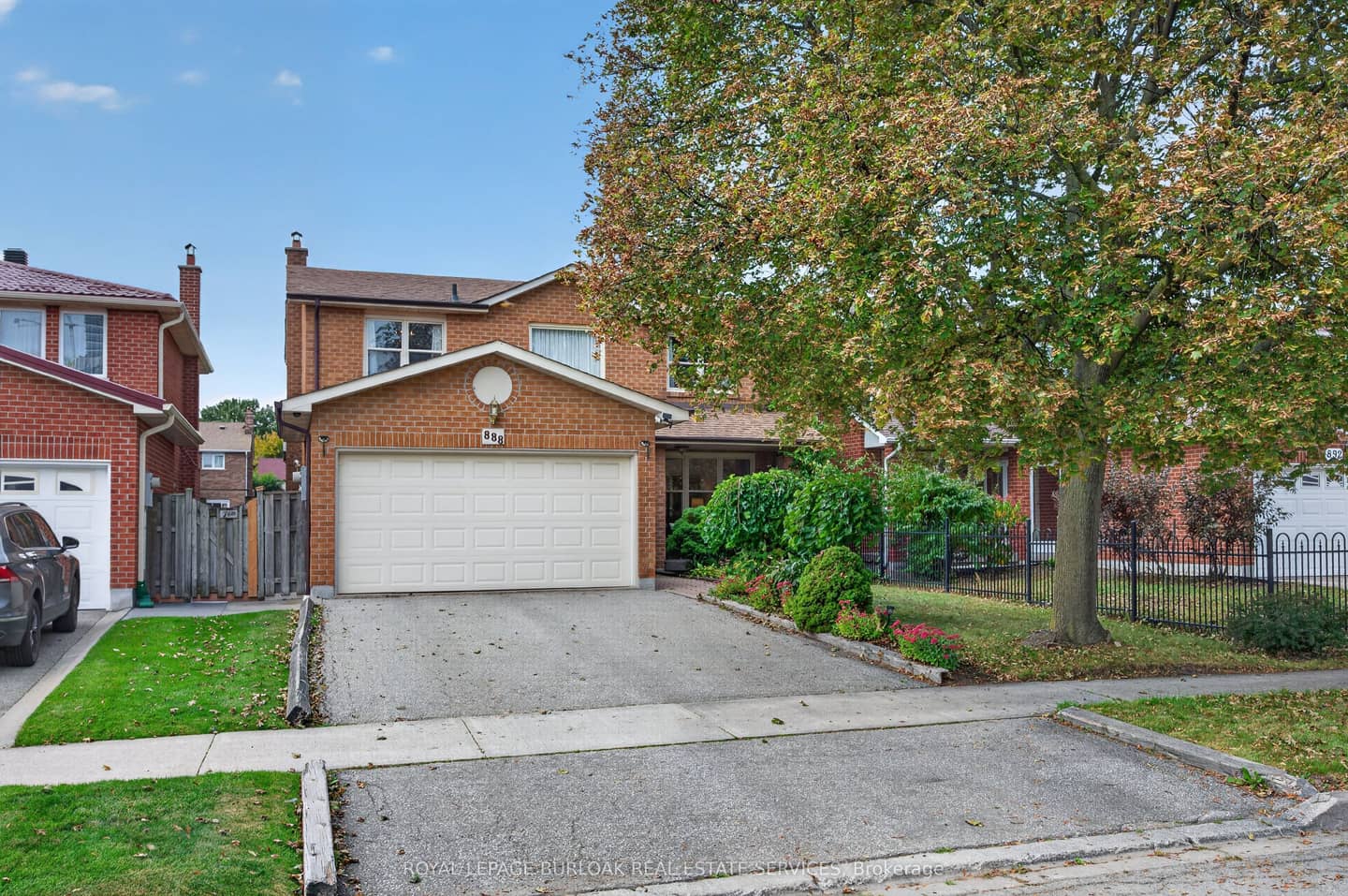 888 Messenger Meadow Drive, Mississauga, ON L5C 3T2