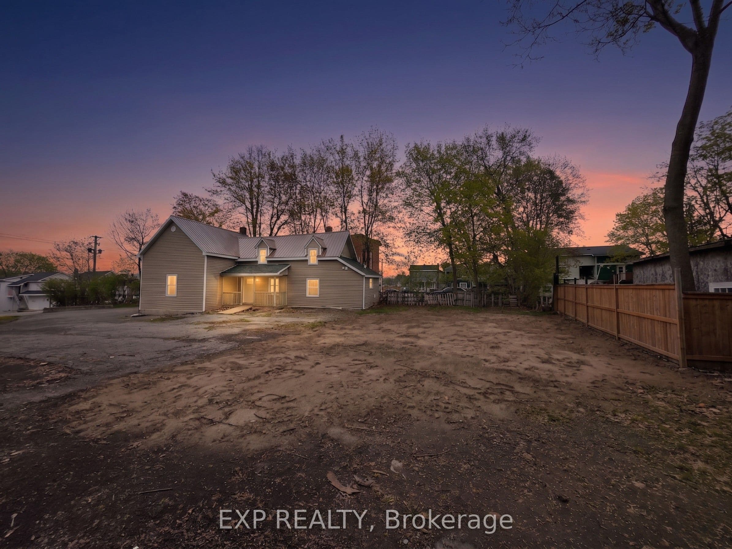 394-406 Regent Street, Hawkesbury, ON K6A 1E9