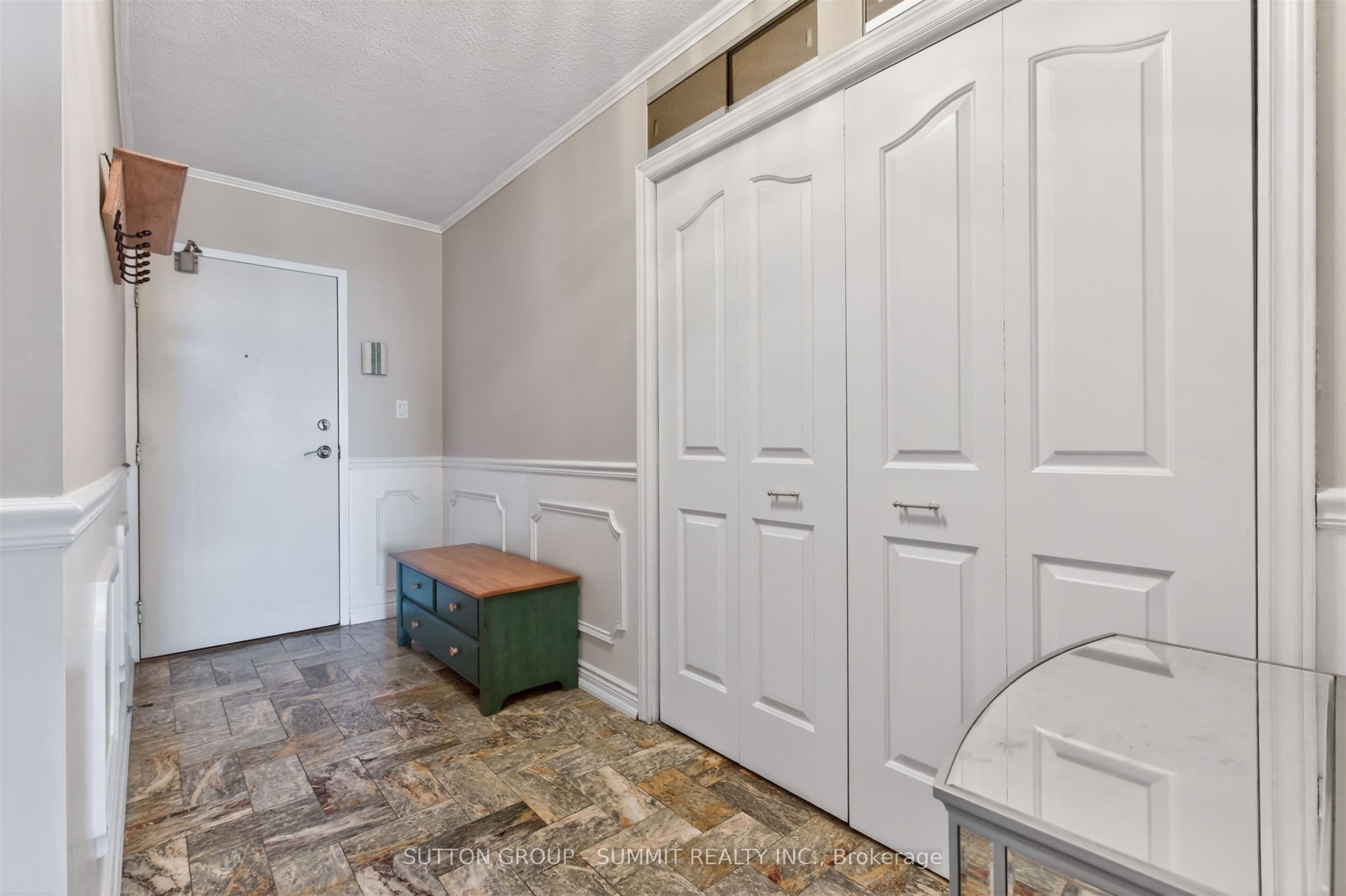 1535 LAKESHORE Road E 1606, Mississauga, ON L5E 3E2