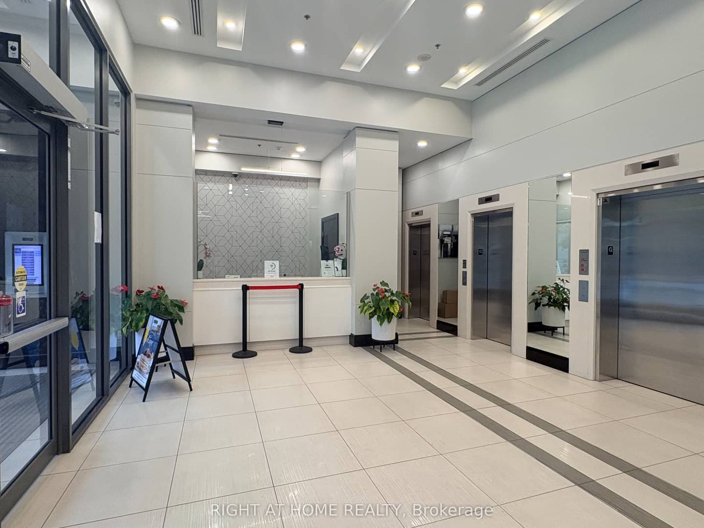 25 Lower Simcoe Street 1208, Toronto, ON M5J 3A1