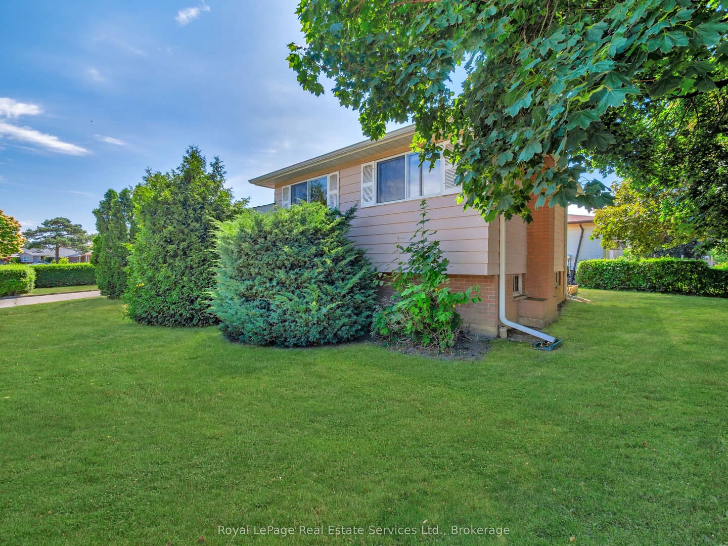 1 Mosswood Lane, Toronto, ON M9V 1M3