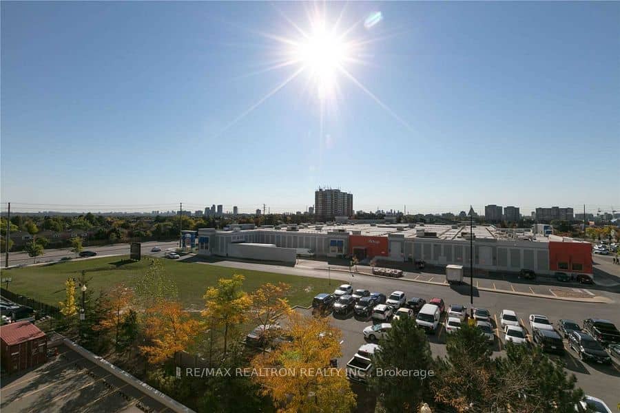 7 North Park Road 501, Vaughan, ON L4J 0C9
