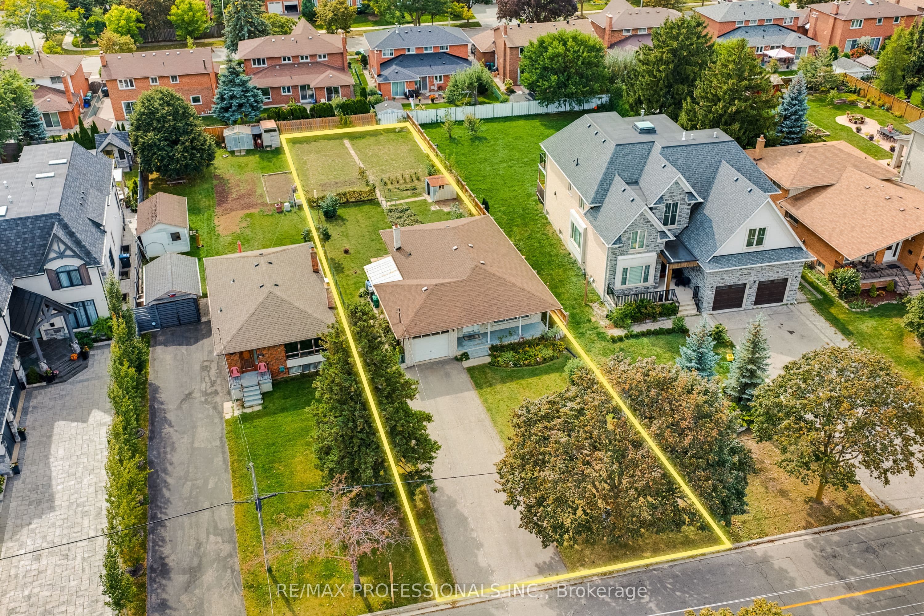 4038 Wilcox Road, Mississauga, ON L4Z 1B7