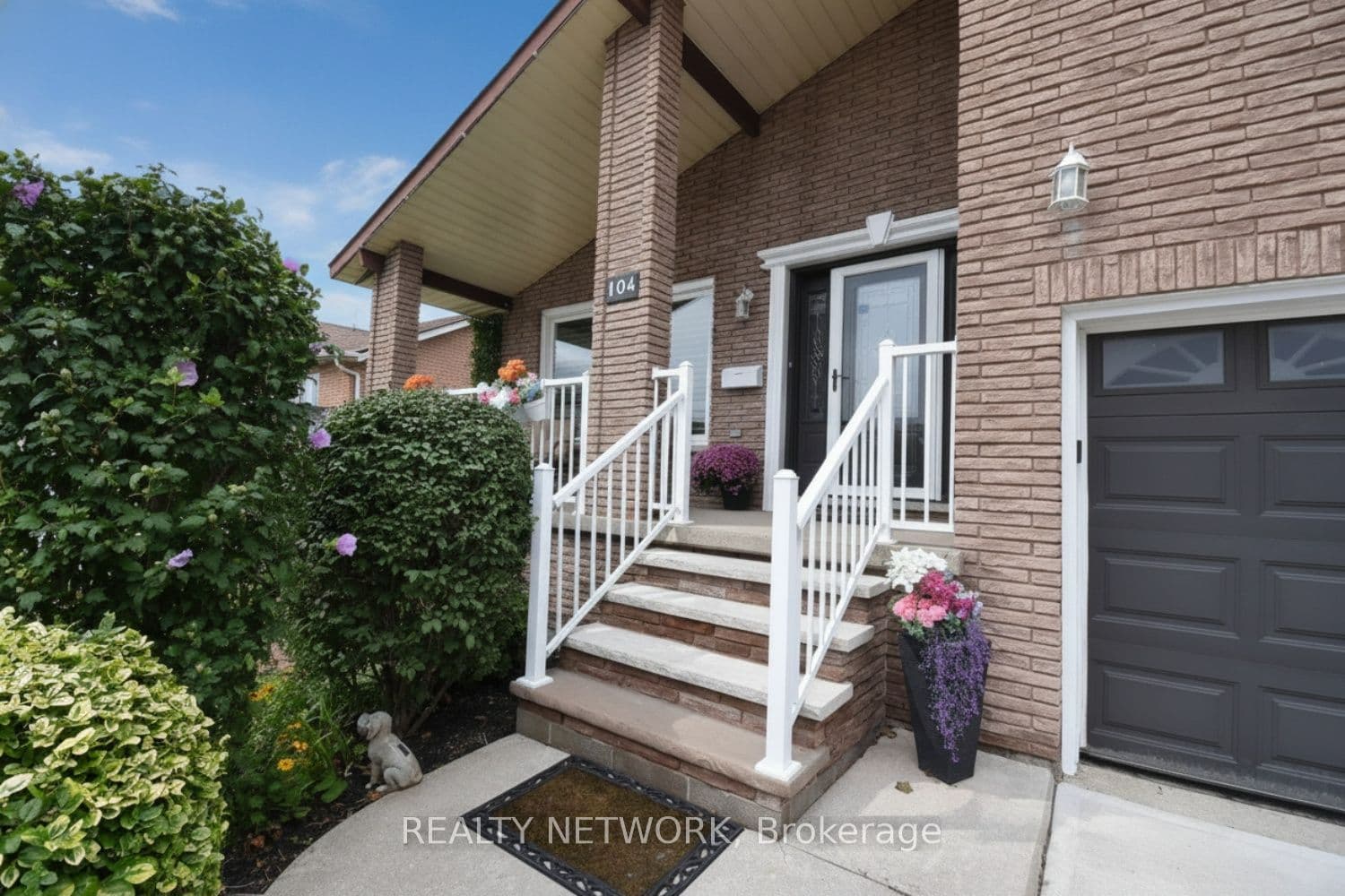 104 Glen Cannon Drive, Hamilton, ON L8G 4E1