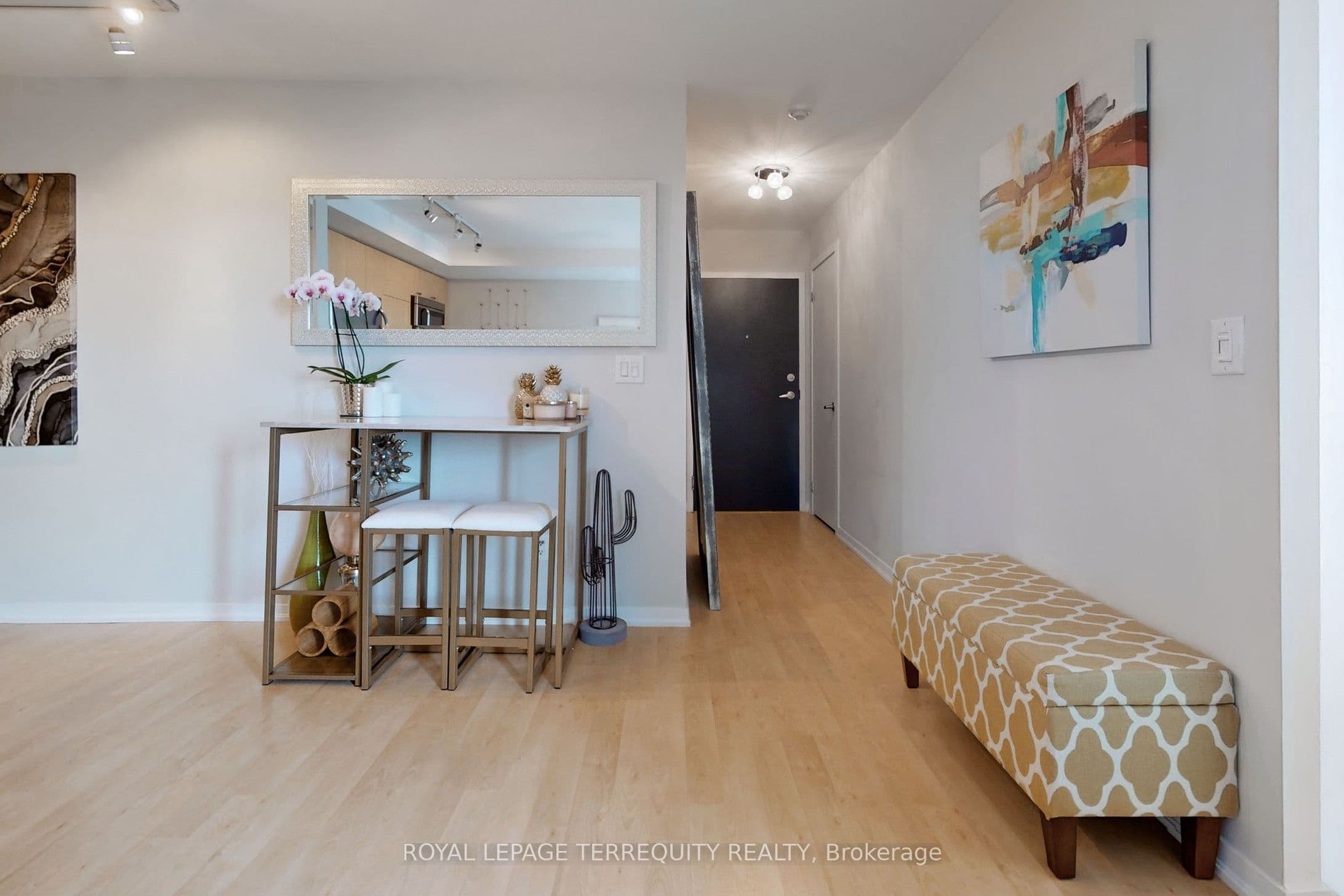 38 Joe Shuster Way 710, Toronto, ON M6K 0A5
