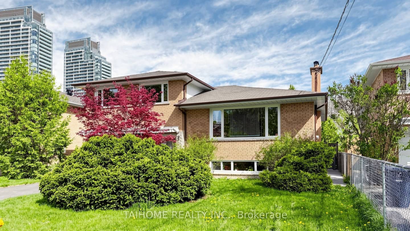 72 Bowerbank Drive, Toronto, ON M2M 2A1