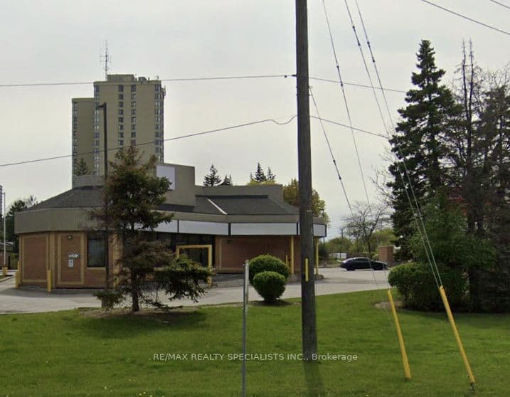 16 Lisa Street, Brampton, ON L6T 5R2