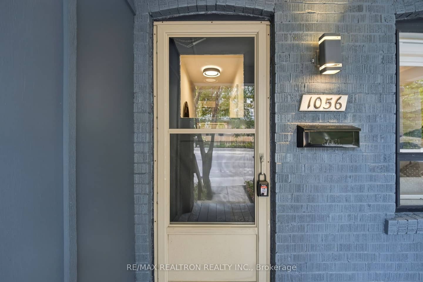 1056 Woodbine Avenue W, Toronto, ON M4C 4C5