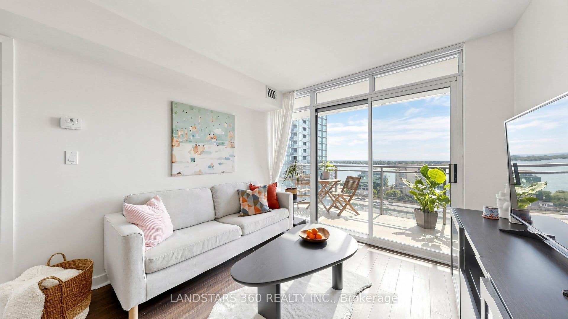 15 Fort York Boulevard 1811, Toronto, ON M5V 3Y4