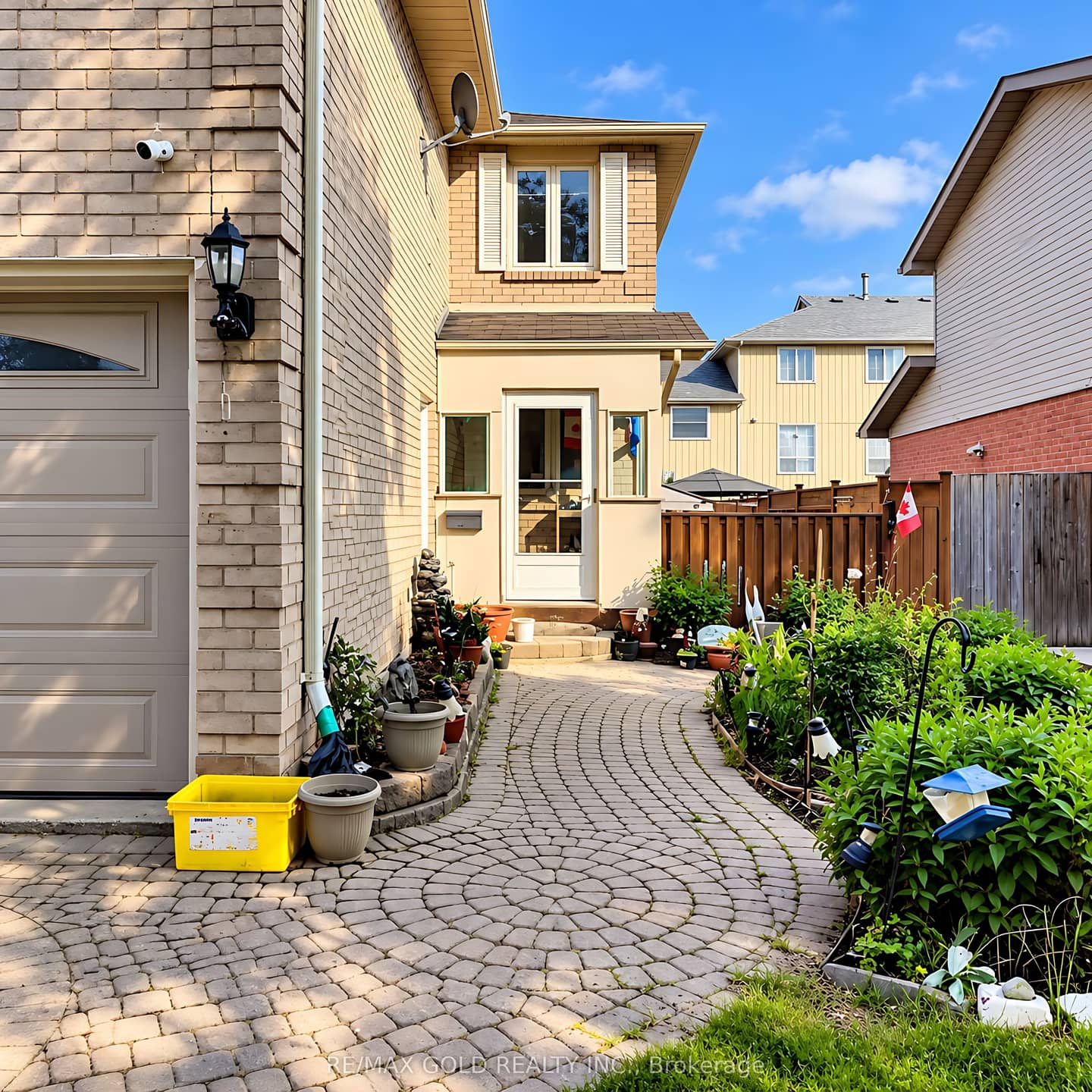 32 Steven Court, Brampton, ON L6Z 3A7