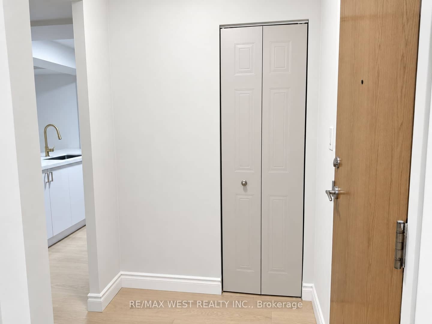 3 Hickory Tree Road 305N, Toronto, ON M9N 3W5