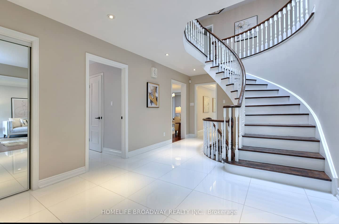 30 Gossamer Avenue, Toronto, ON M2M 2X4