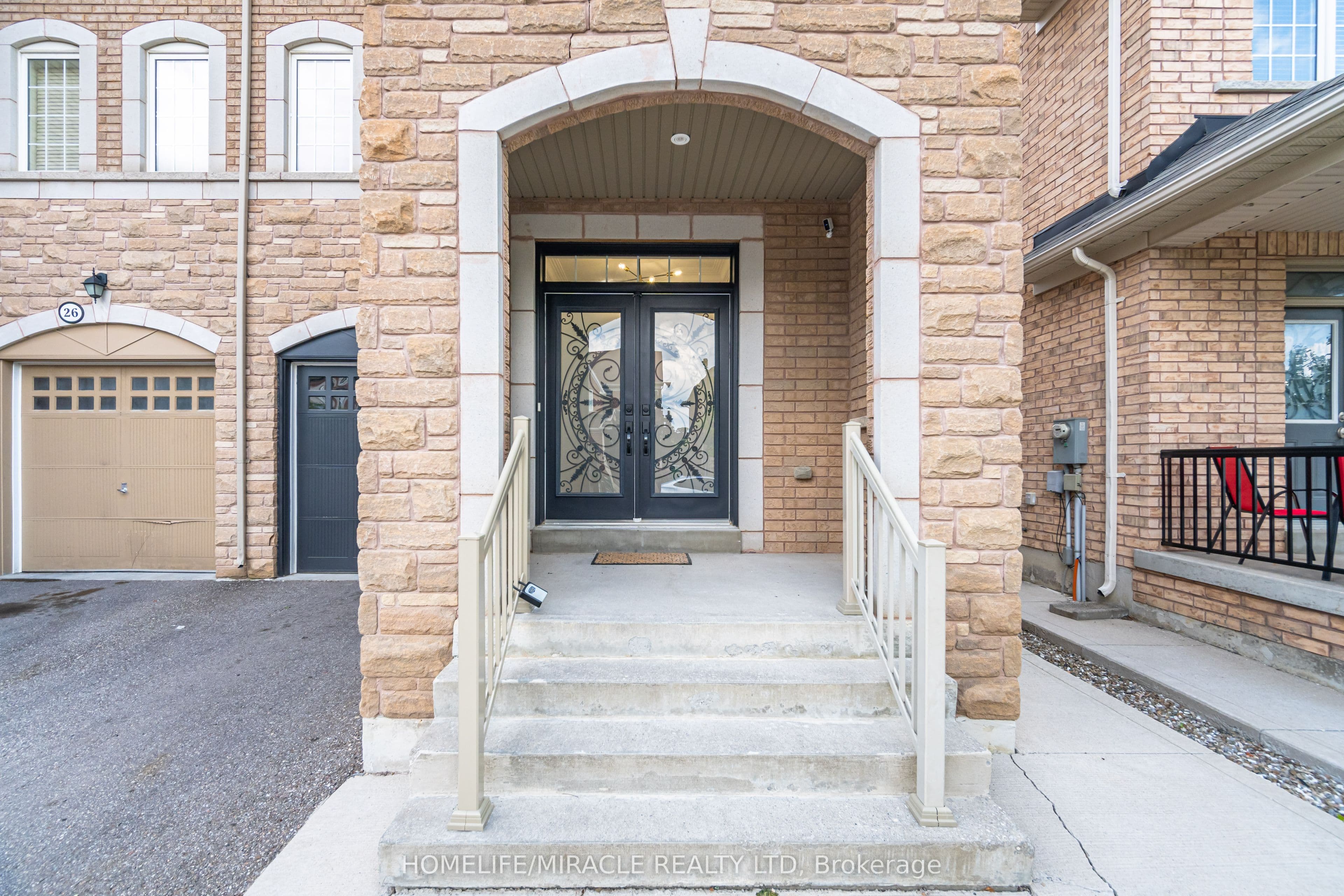 28 Sussexvale Drive, Brampton, ON L6R 3S1