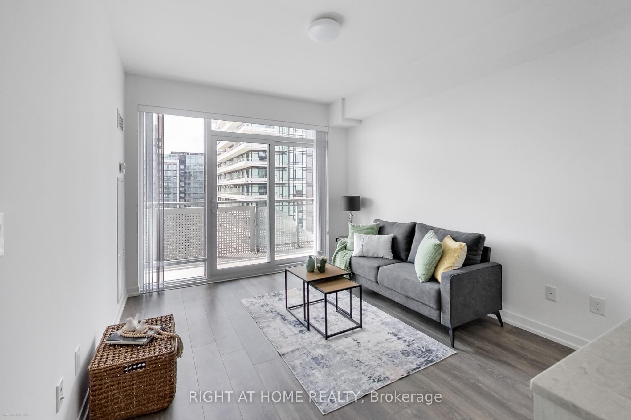 2520 Eglinton Avenue W 1602, Mississauga, ON L5M 0Y4