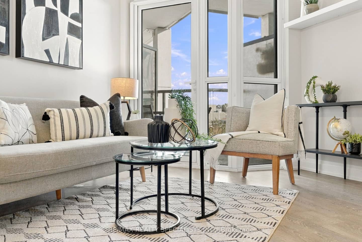 65 Speers Road 313, Oakville, ON L6K 0J1