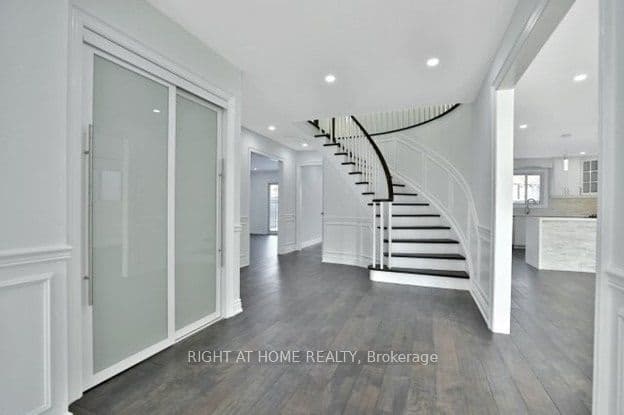 275 River Oaks Boulevard, Oakville, ON L6H 3V2