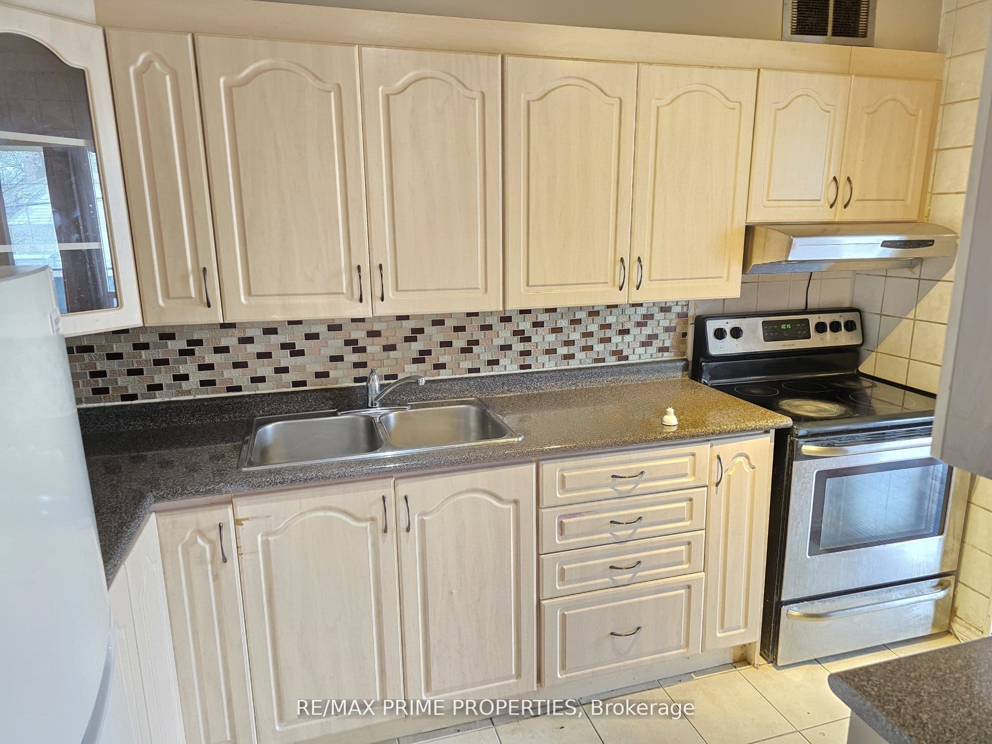 10 Sunrise Avenue #214, Toronto, ON M4A 2R1