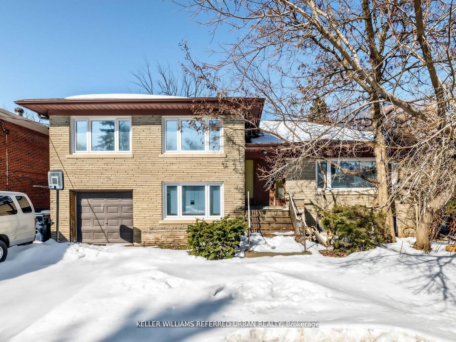 14 Frontenac Avenue, Toronto, ON M5N 1Z5