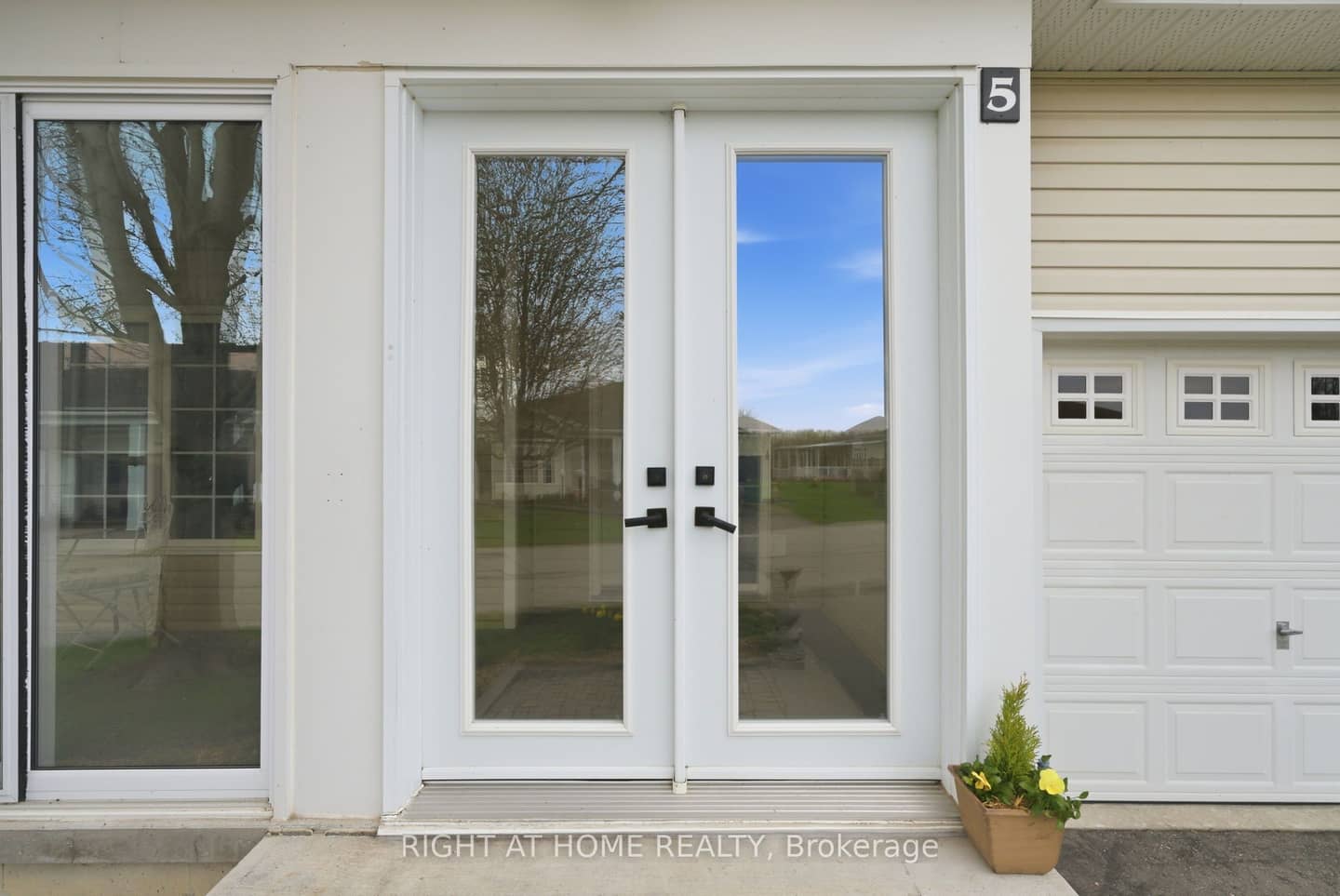 5 Park Place Lane, Clarington, ON L1B 0B2