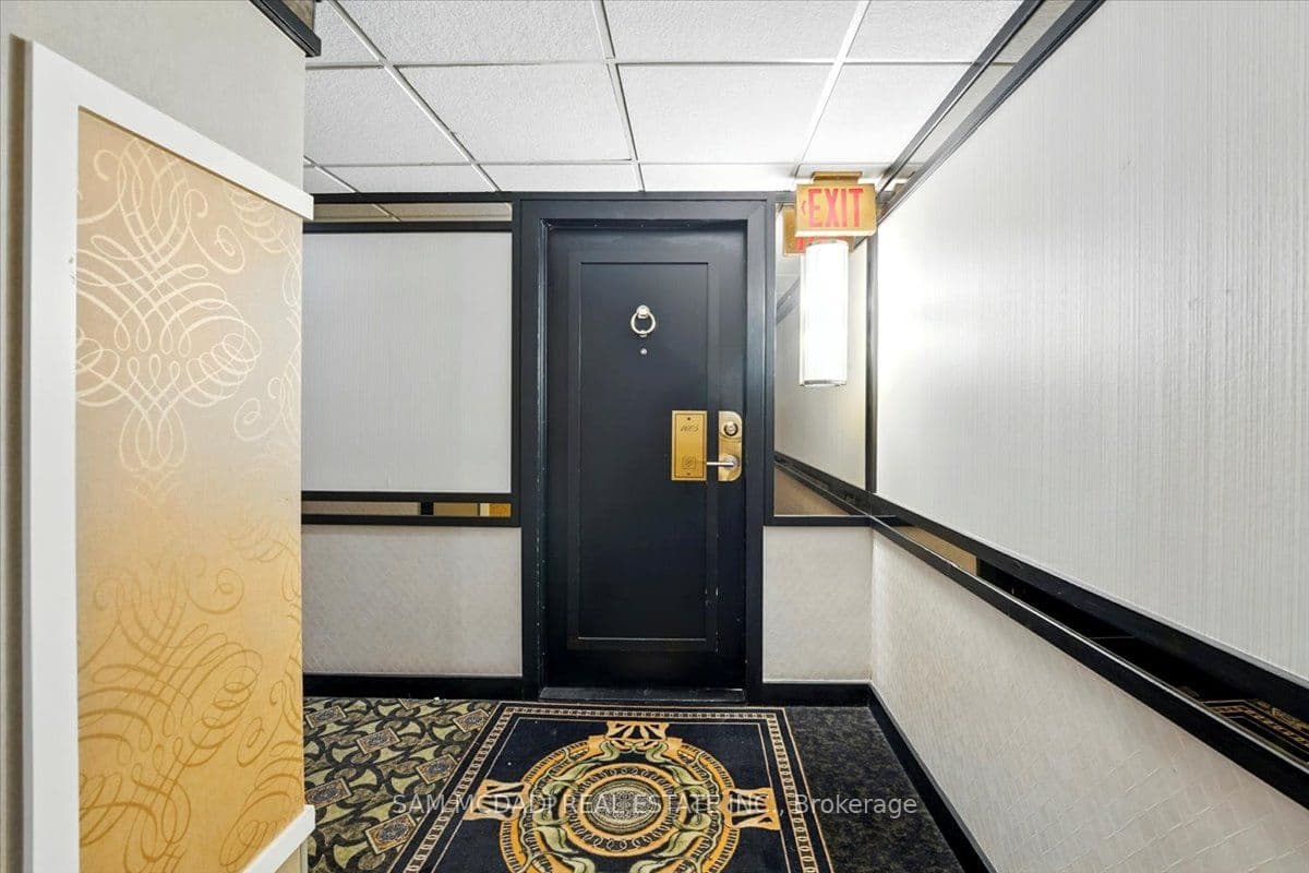 2045 Lake Shore Boulevard W 1605, Toronto, ON M8V 2Z6