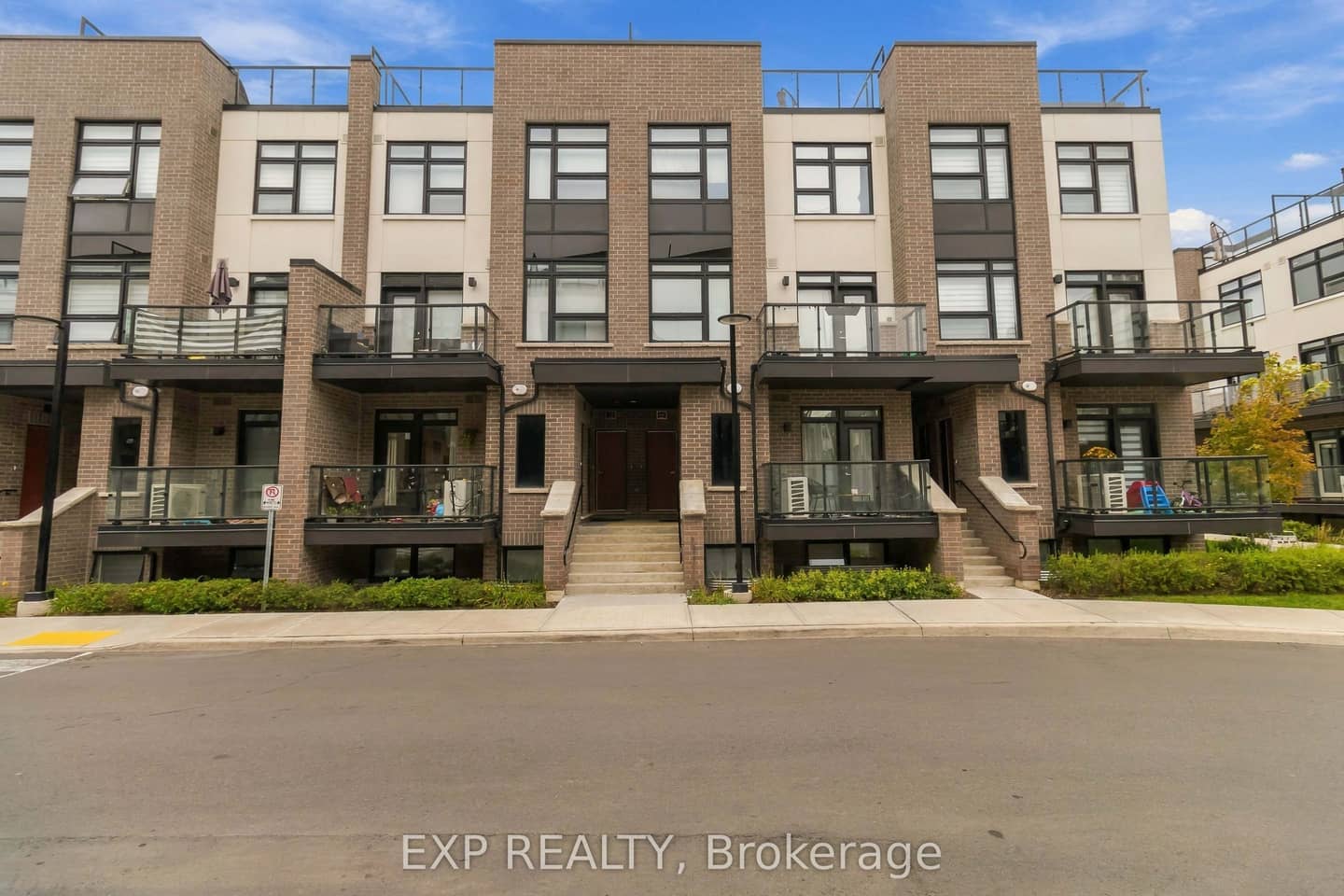 1569 Rose Way 118, Milton, ON L9E 1N4