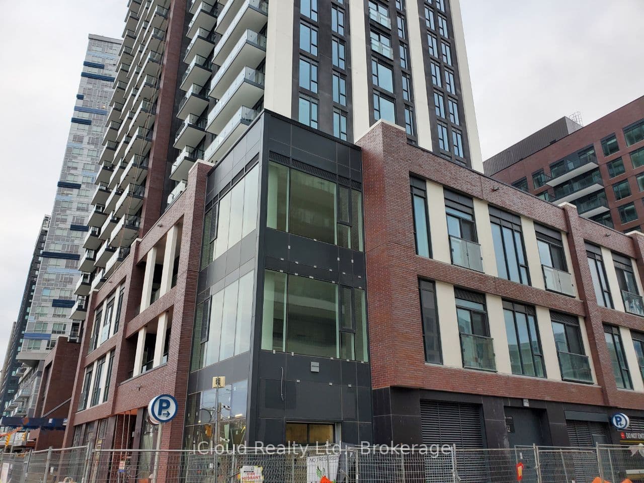 130 River Street 203, Toronto, ON M5A 3P7