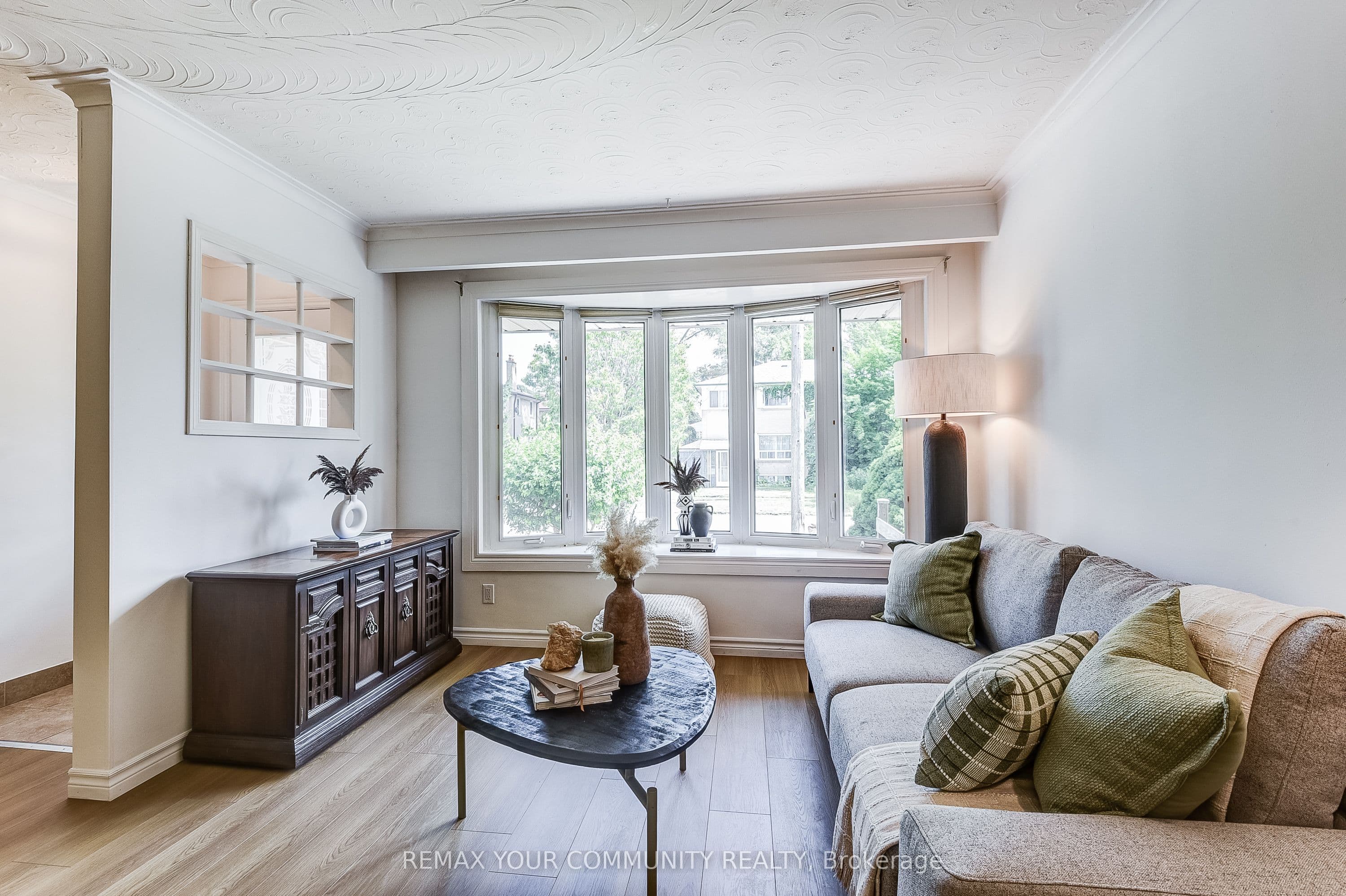 53 Glory Crescent, Toronto, ON M1E 2B9
