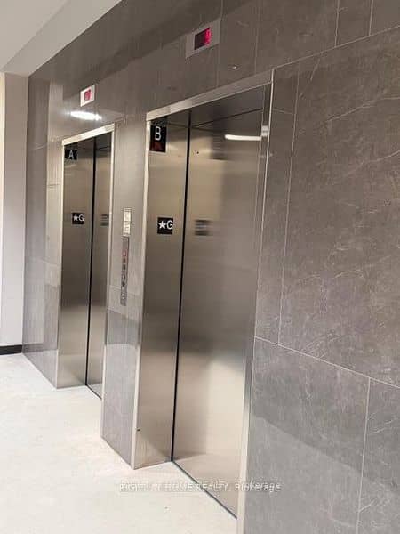 6 DAVID EYER Road 307, Richmond Hill, ON L4S 0N5