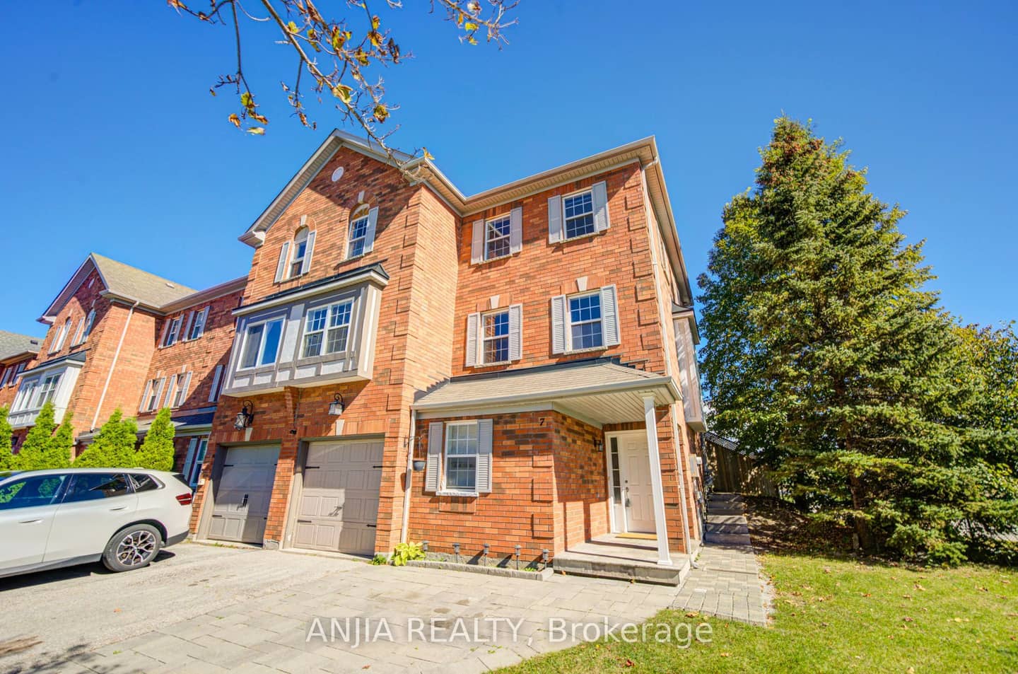 7 Hawtin Lane, Aurora, ON L4G 7L4
