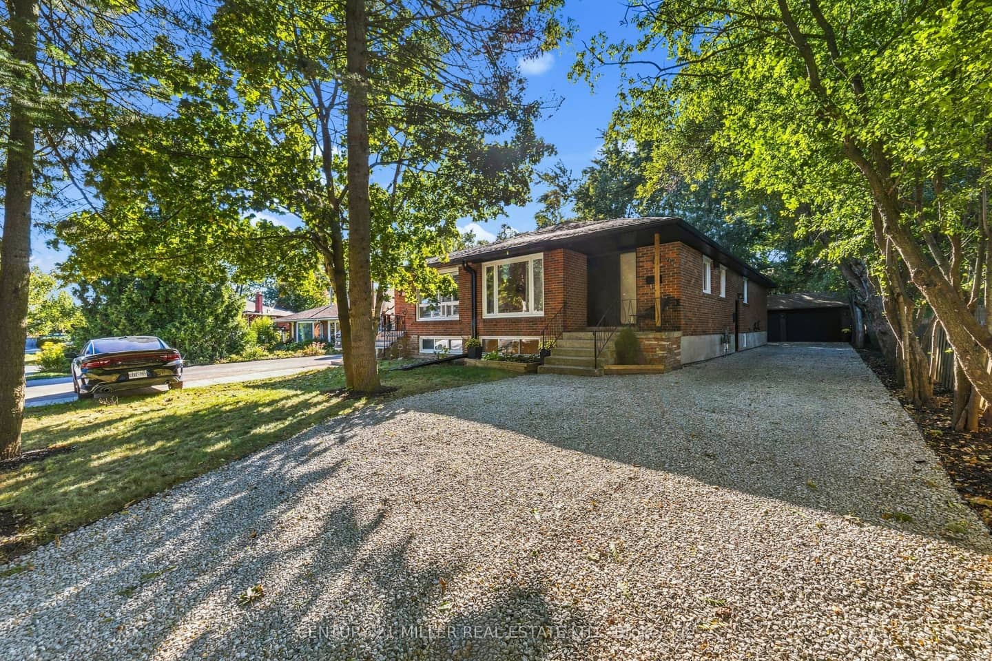 1200 Ingledene Drive, Oakville, ON L6H 2H9
