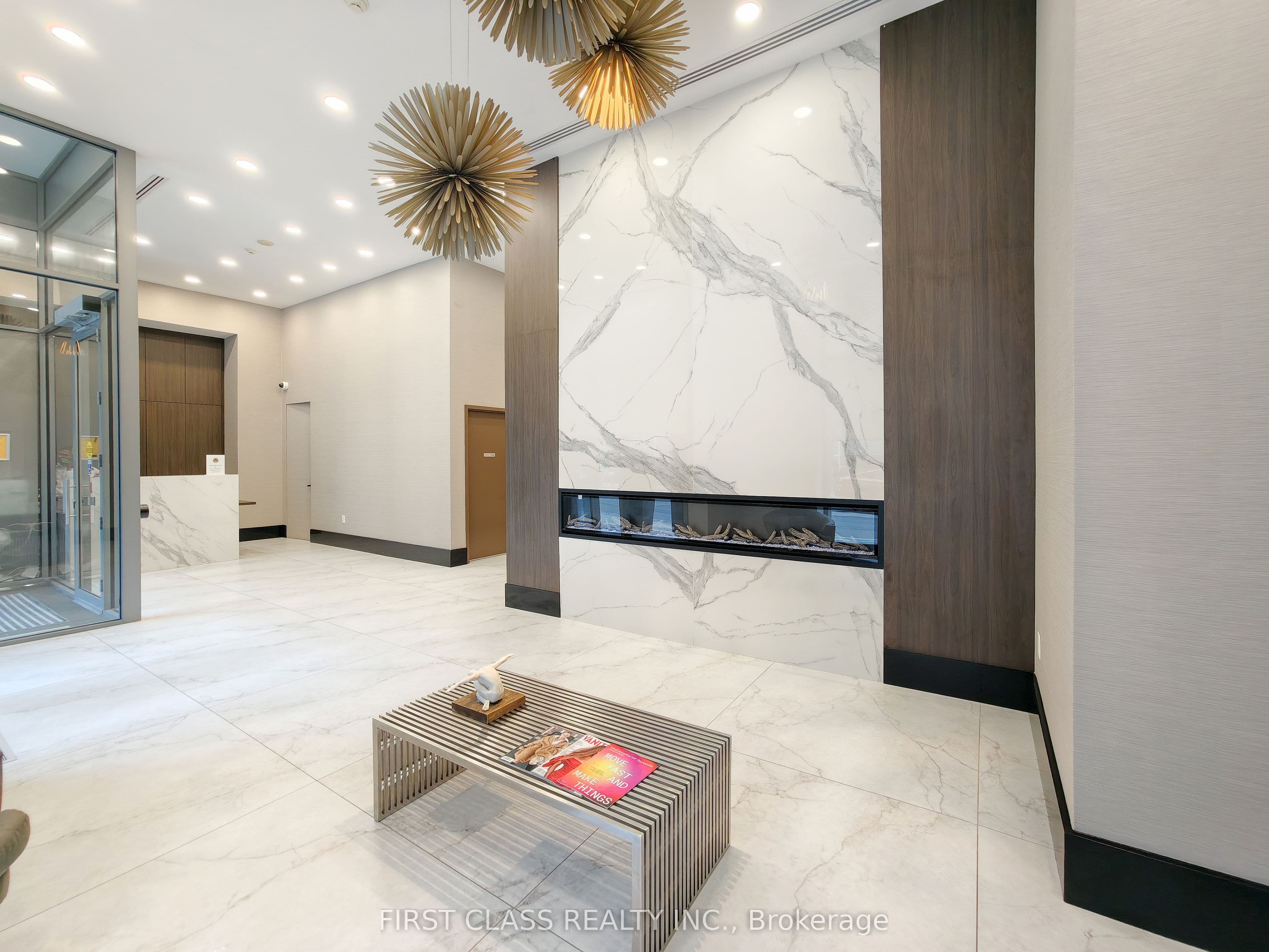 21 Balmuto Street 2501, Toronto, ON M4Y 1W4