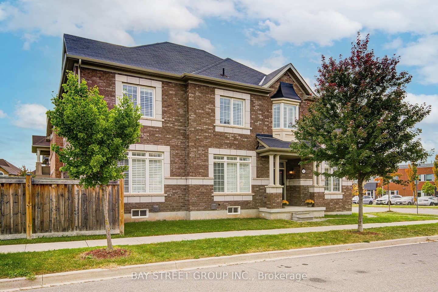 382 Begonia Gardens, Oakville, ON L6M 1L7