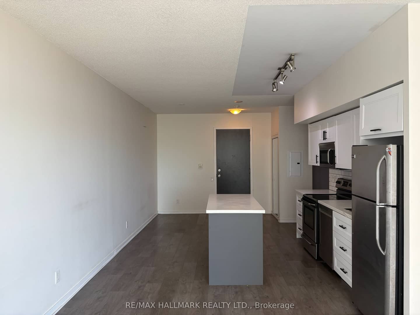 105 The Queensway Avenue 1414, Toronto, ON M6S 5B5