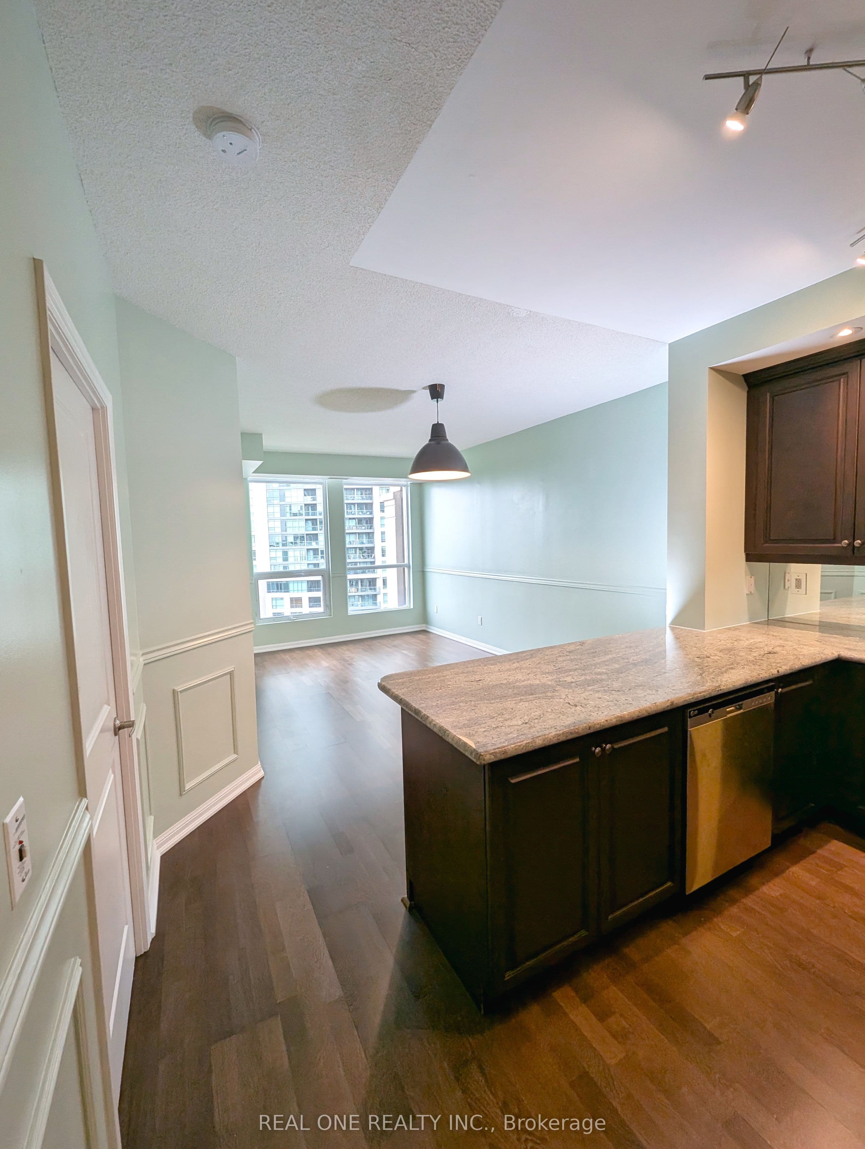628 Fleet Street 1015, Toronto, ON M5V 1A8