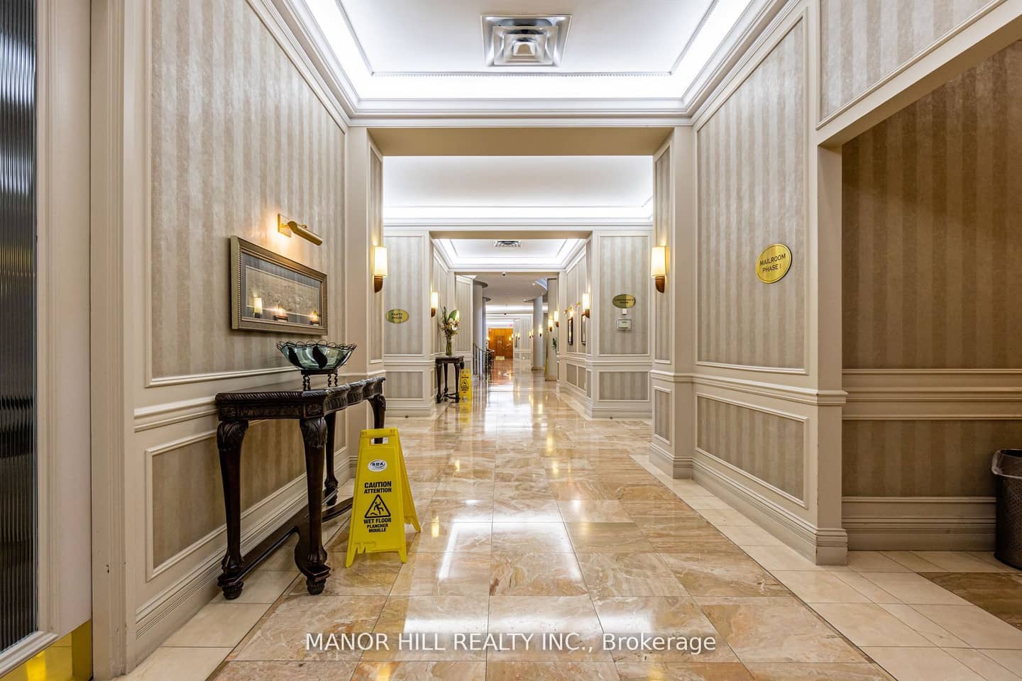 35 Kingsbridge Garden Circle 402, Mississauga, ON L5R 3Z5