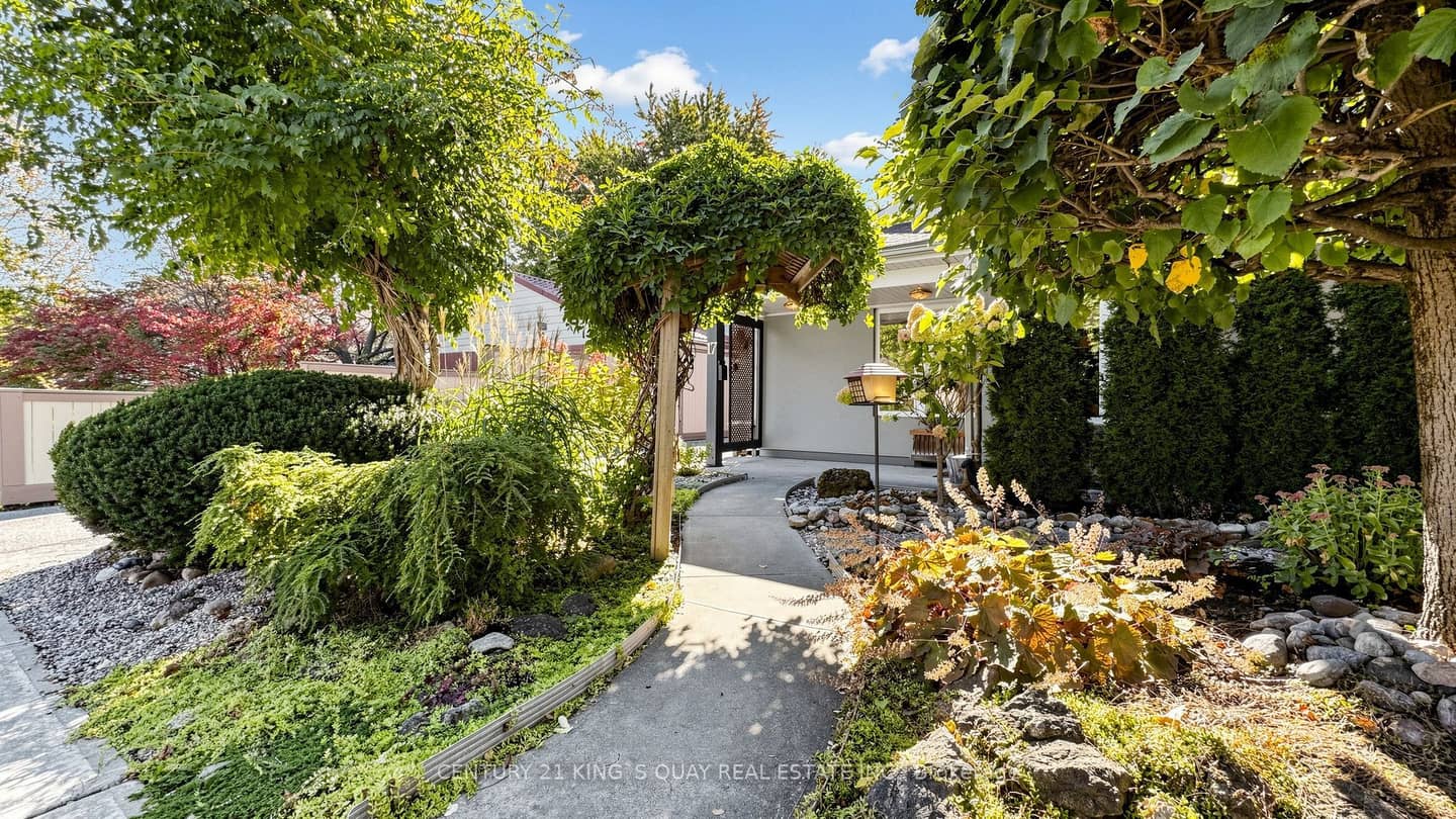 17 Kecala Road, Toronto, ON M1P 1K5