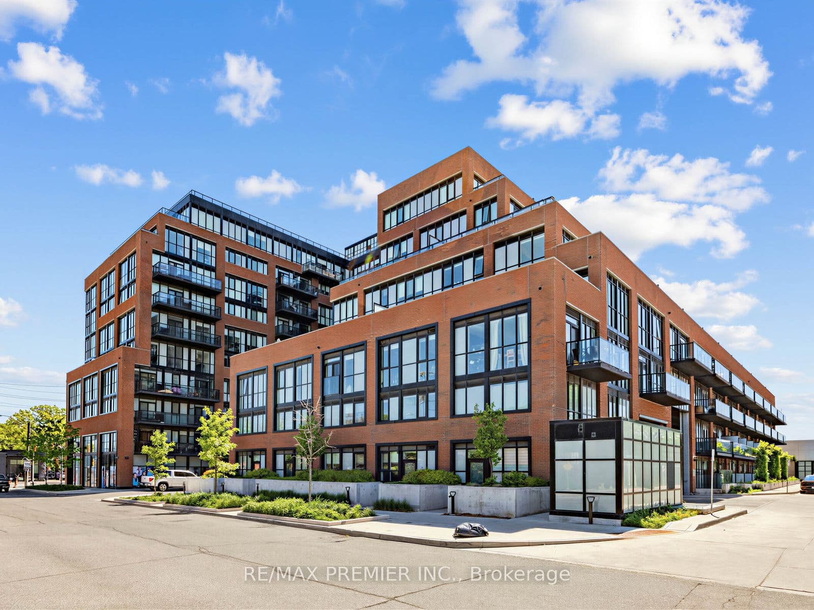 2300 St Clair Avenue W 615, Toronto, ON M6N 0B3