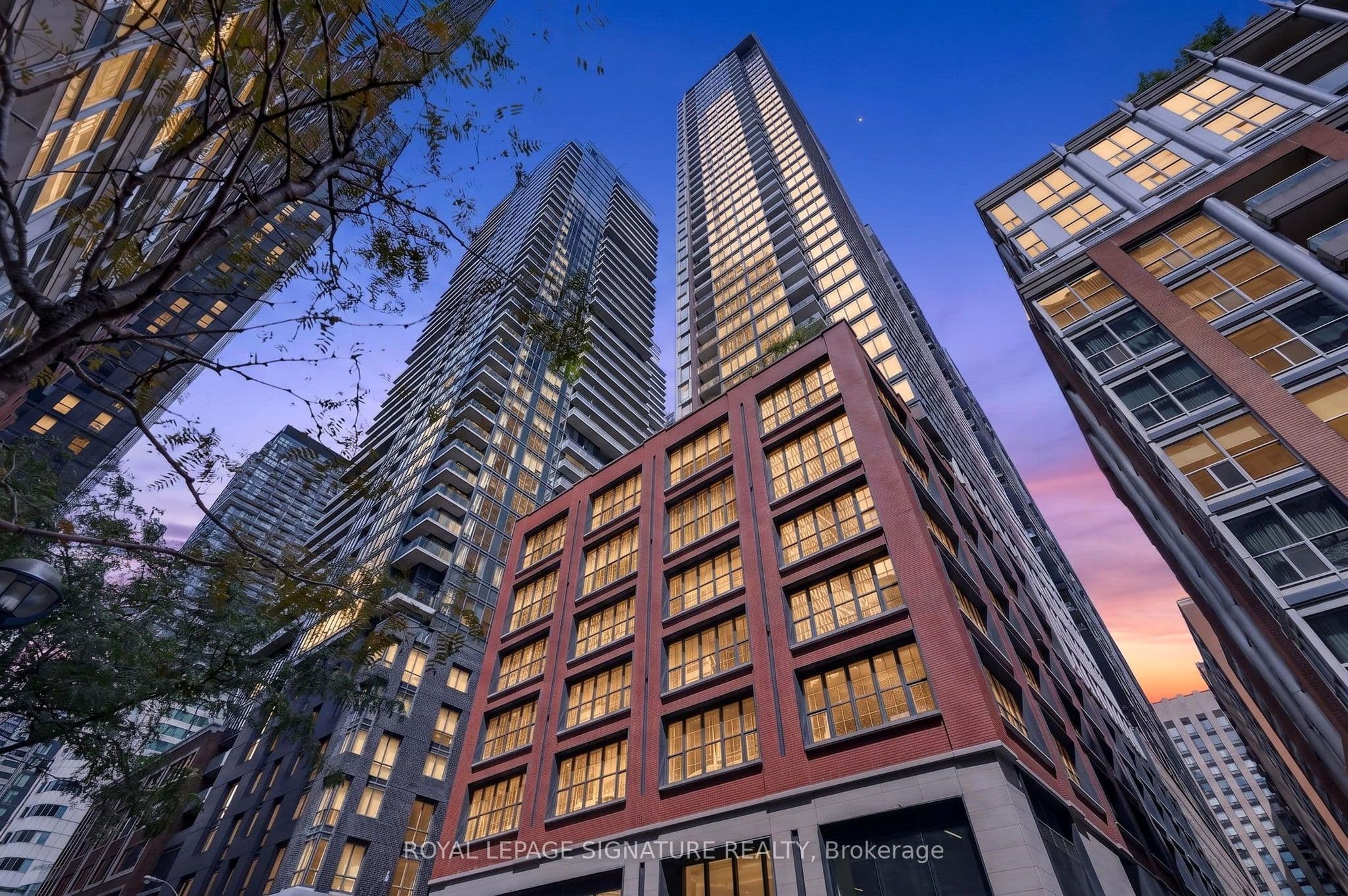 15 Mercer Street 4005, Toronto, ON M5V 0T8