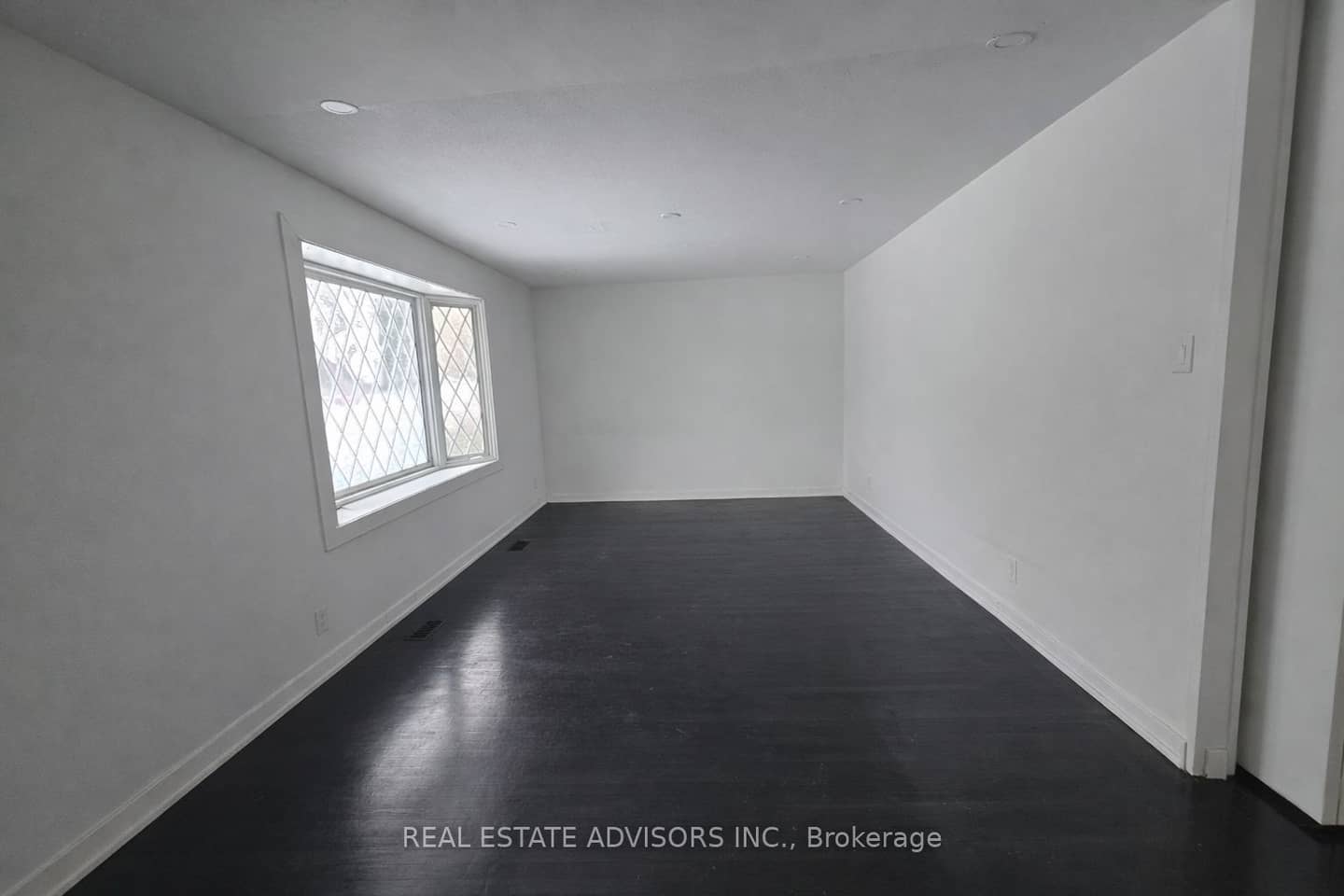 712 Annland Street, Pickering, ON L1W 1B4