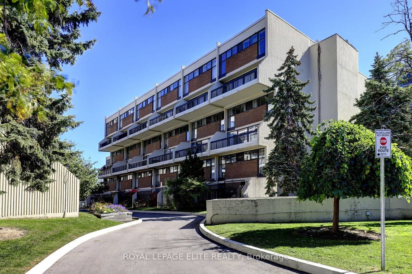 2 Valhalla Inn Road 250, Toronto, ON M9B 6C3