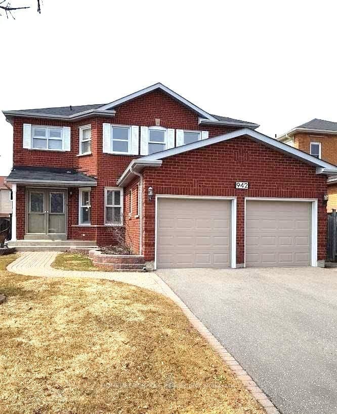 942 Sandcliff Drive Main, Oshawa, ON L1K 2C9