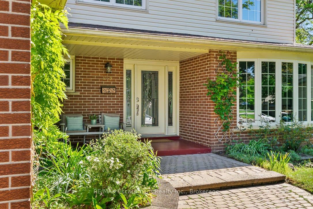 255 Spring Garden Road, Oakville, ON L6L 5H5