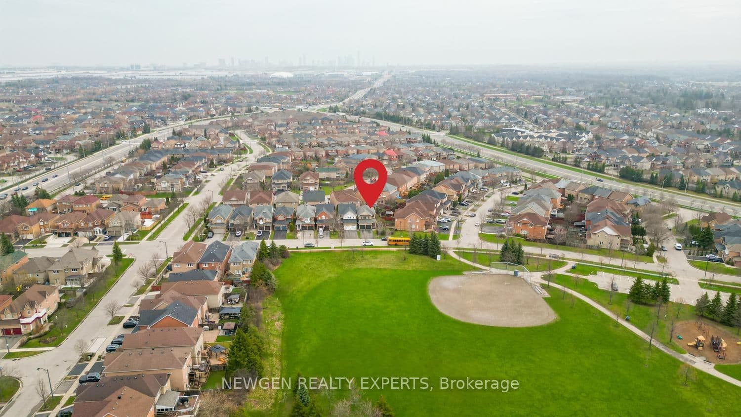 812 Knotty Pine Grove, Mississauga, ON L5W 1K5